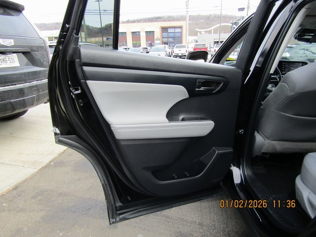 used 2022 Toyota Highlander car, priced at $23,999