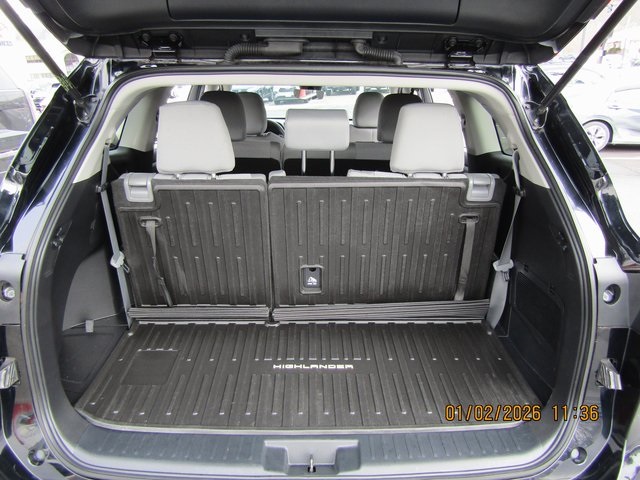 used 2022 Toyota Highlander car, priced at $23,999