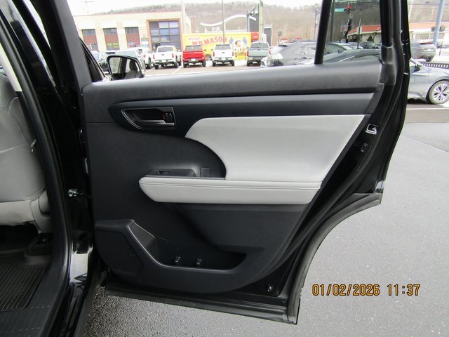 used 2022 Toyota Highlander car, priced at $23,999