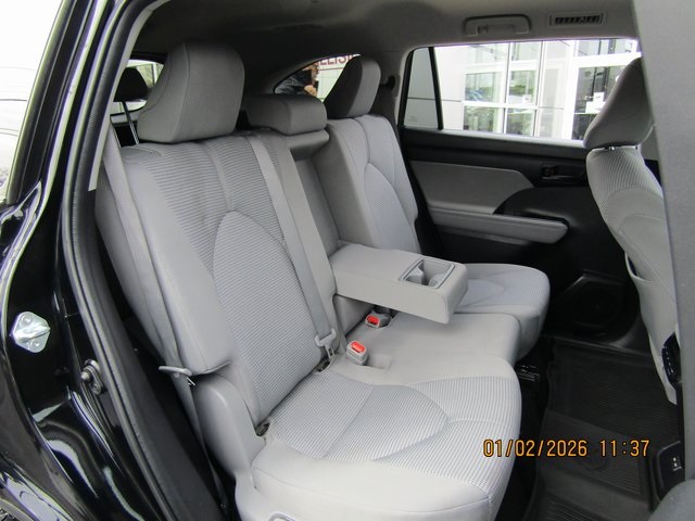 used 2022 Toyota Highlander car, priced at $23,999