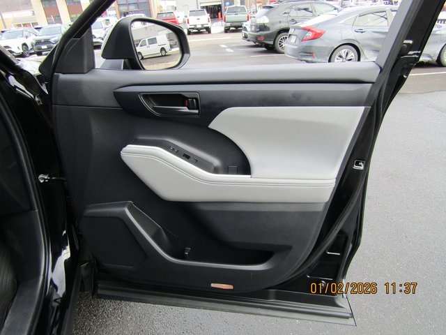 used 2022 Toyota Highlander car, priced at $23,999