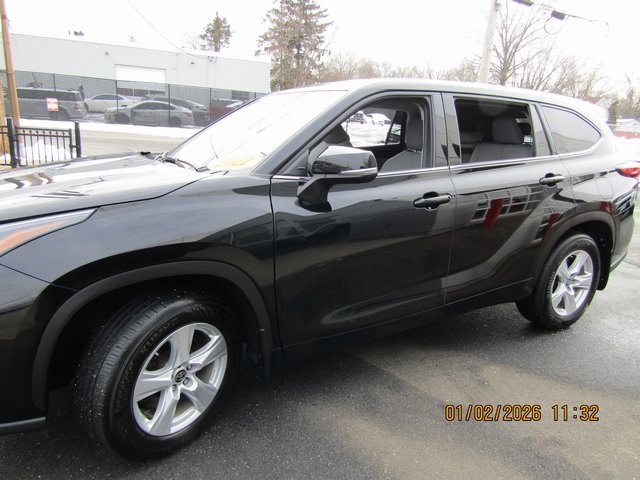 used 2022 Toyota Highlander car, priced at $23,999