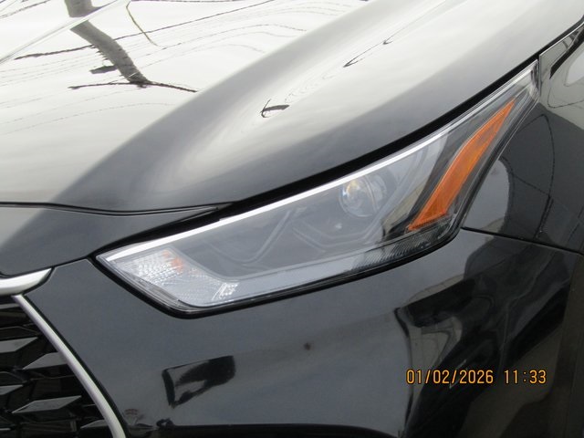 used 2022 Toyota Highlander car, priced at $23,999