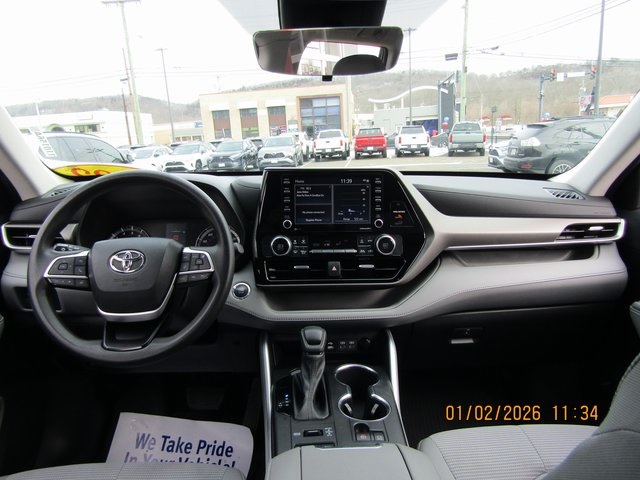 used 2022 Toyota Highlander car, priced at $23,999