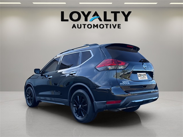 2017 Nissan Rogue SV photo 3