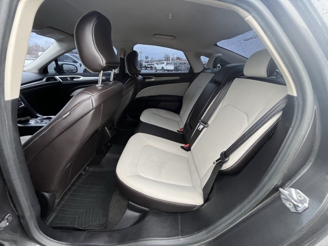 2019 Ford Fusion SE photo 2