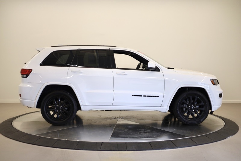 2020 Jeep Grand Cherokee Altitude photo 2