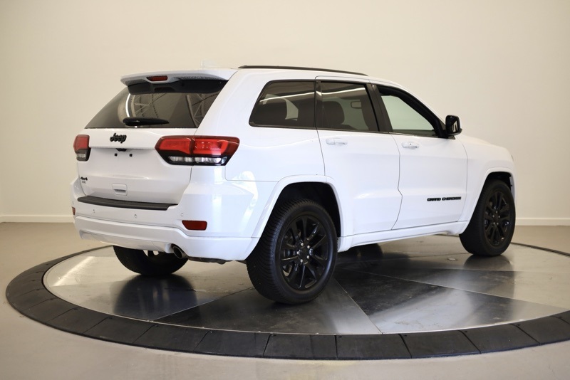 2020 Jeep Grand Cherokee Altitude photo 3