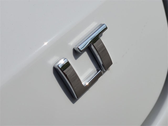 2025 Summit White Chevrolet Trax LT FWD SUV