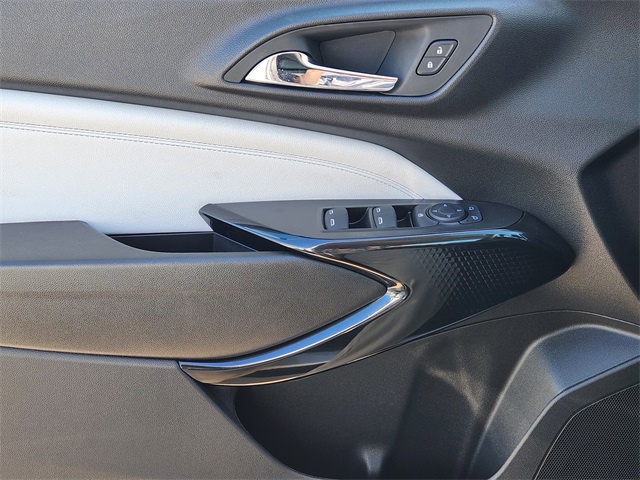 2025 Summit White Chevrolet Trax LT FWD SUV
