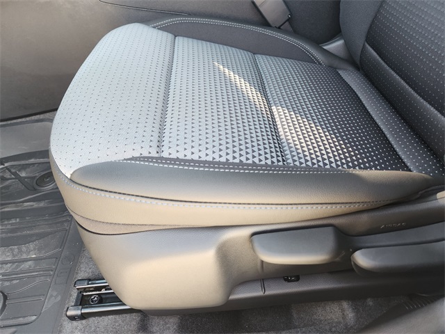 2025 Summit White Chevrolet Trax LT FWD SUV
