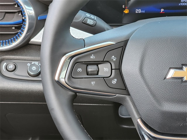 2025 Summit White Chevrolet Trax LT FWD SUV
