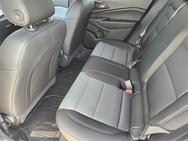 2025 Summit White Chevrolet Trax LT FWD SUV