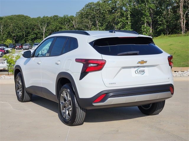 2025 Summit White Chevrolet Trax LT FWD SUV