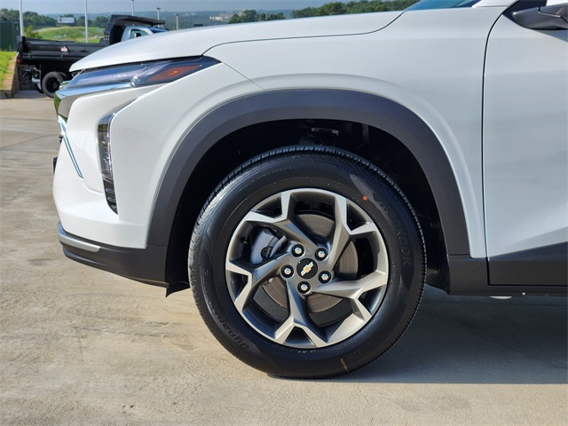 2025 Summit White Chevrolet Trax LT FWD SUV