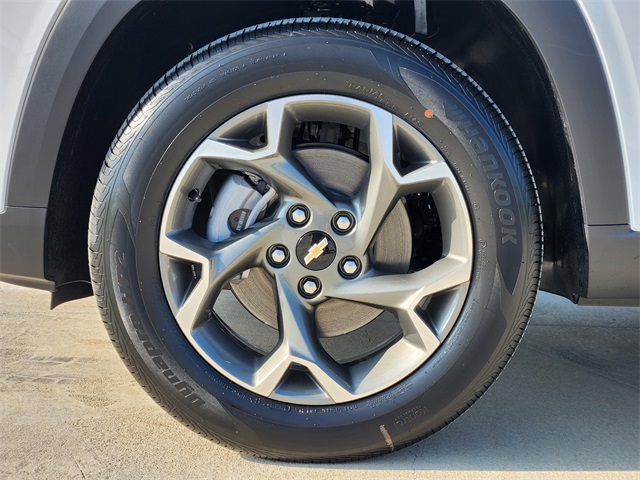 2025 Summit White Chevrolet Trax LT FWD SUV