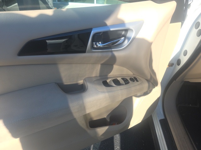 2014 Nissan Pathfinder S's photo