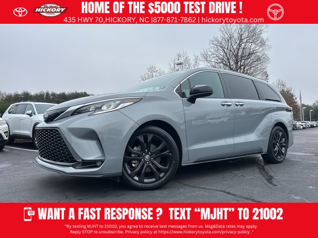 2023 Toyota Sienna XSE's photo