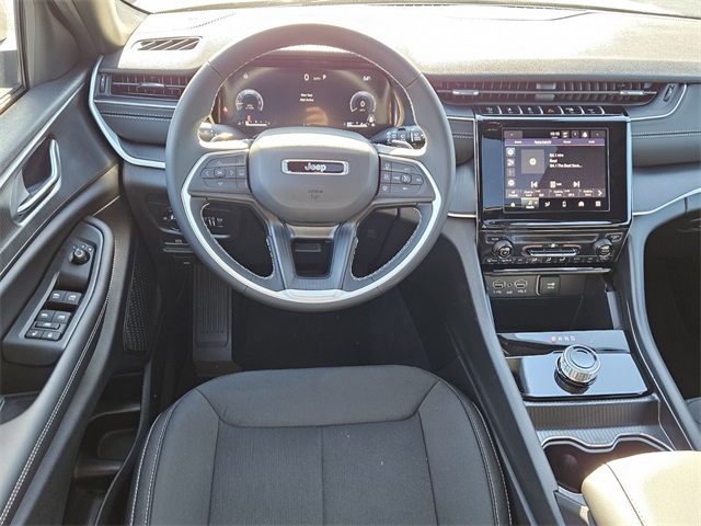 2025 Jeep Grand Cherokee L Laredo X 4x4