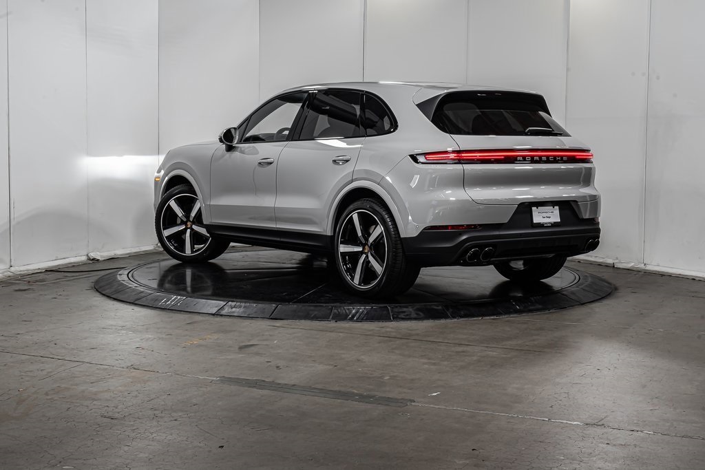 2025 Porsche Cayenne photo 3