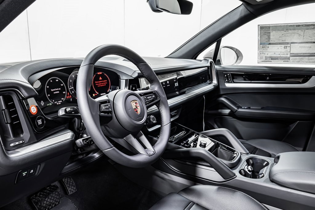 2025 Porsche Cayenne photo 4