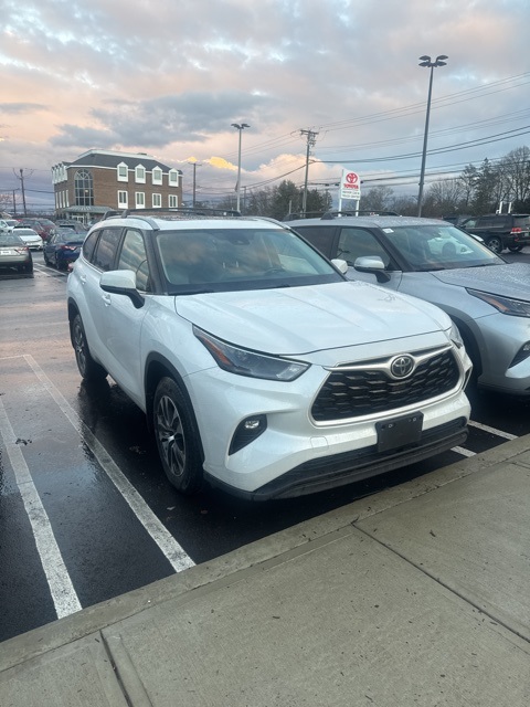 2023 Toyota Highlander XLE's photo
