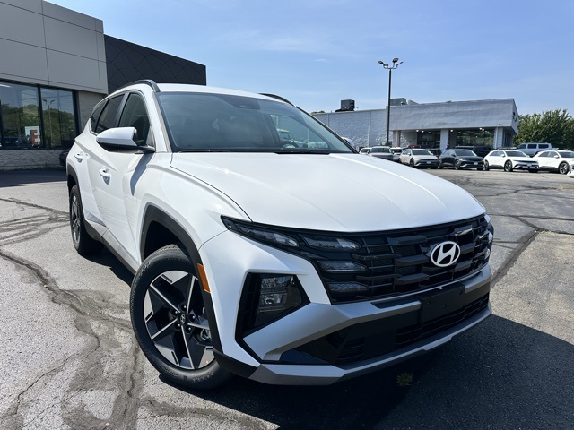 2025 White Pearl Hyundai Tucson SEL AWD SUV