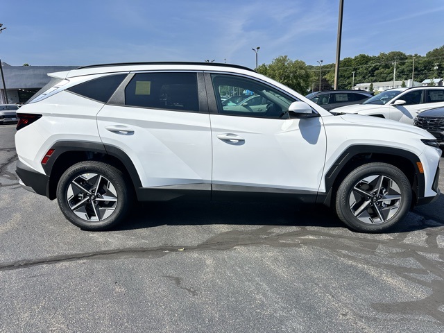 2025 White Pearl Hyundai Tucson SEL AWD SUV