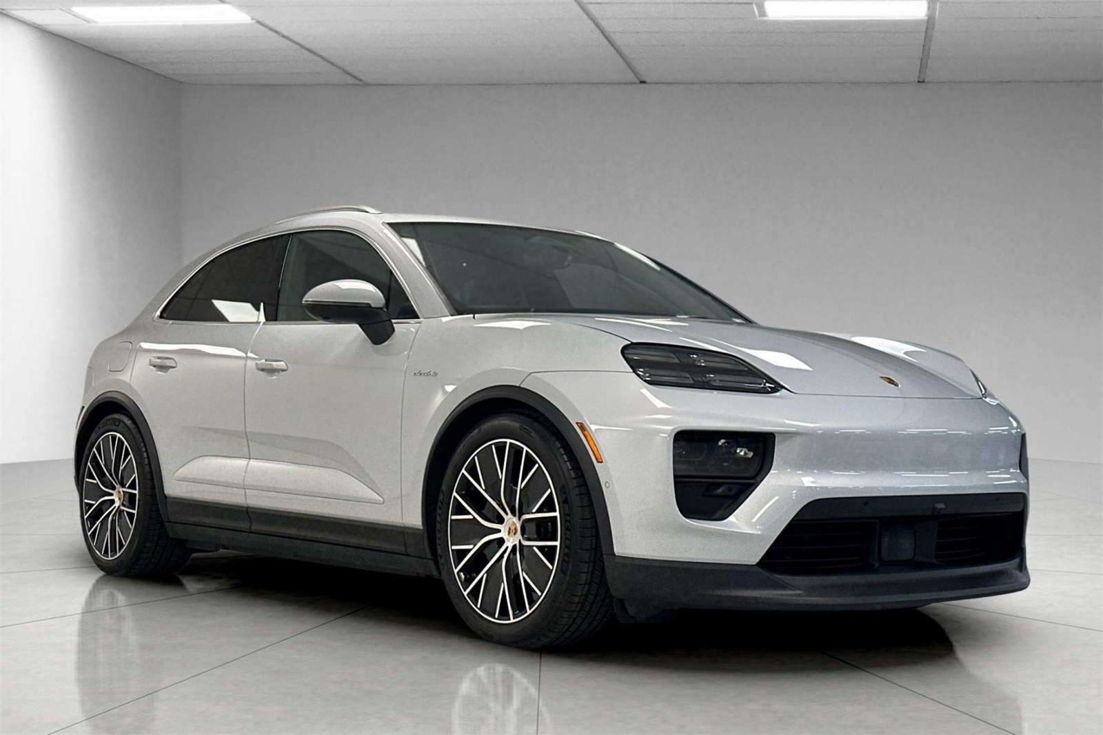 2025 Porsche Macan Electric S photo 10