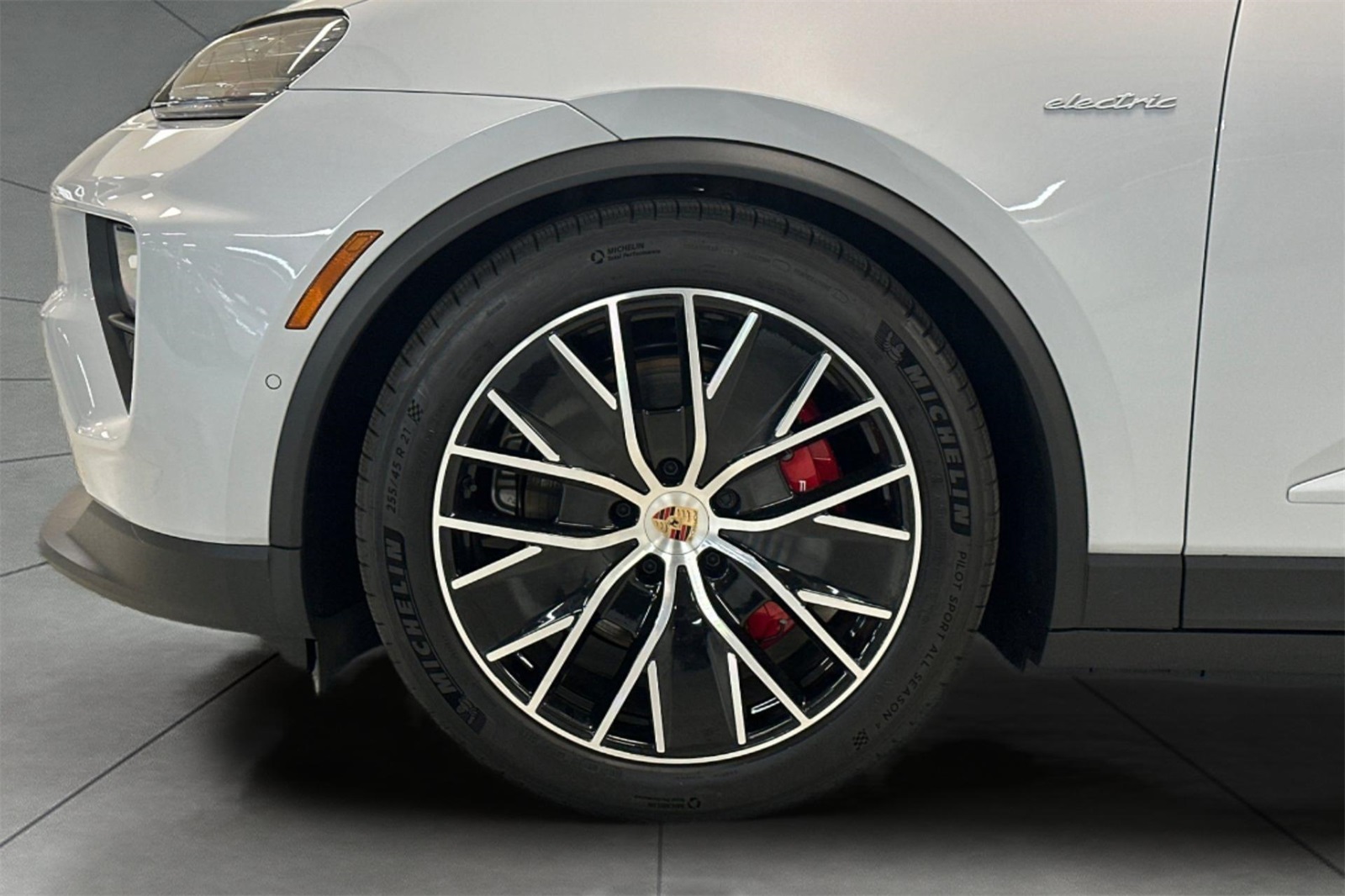 2025 Porsche Macan Electric S photo 12
