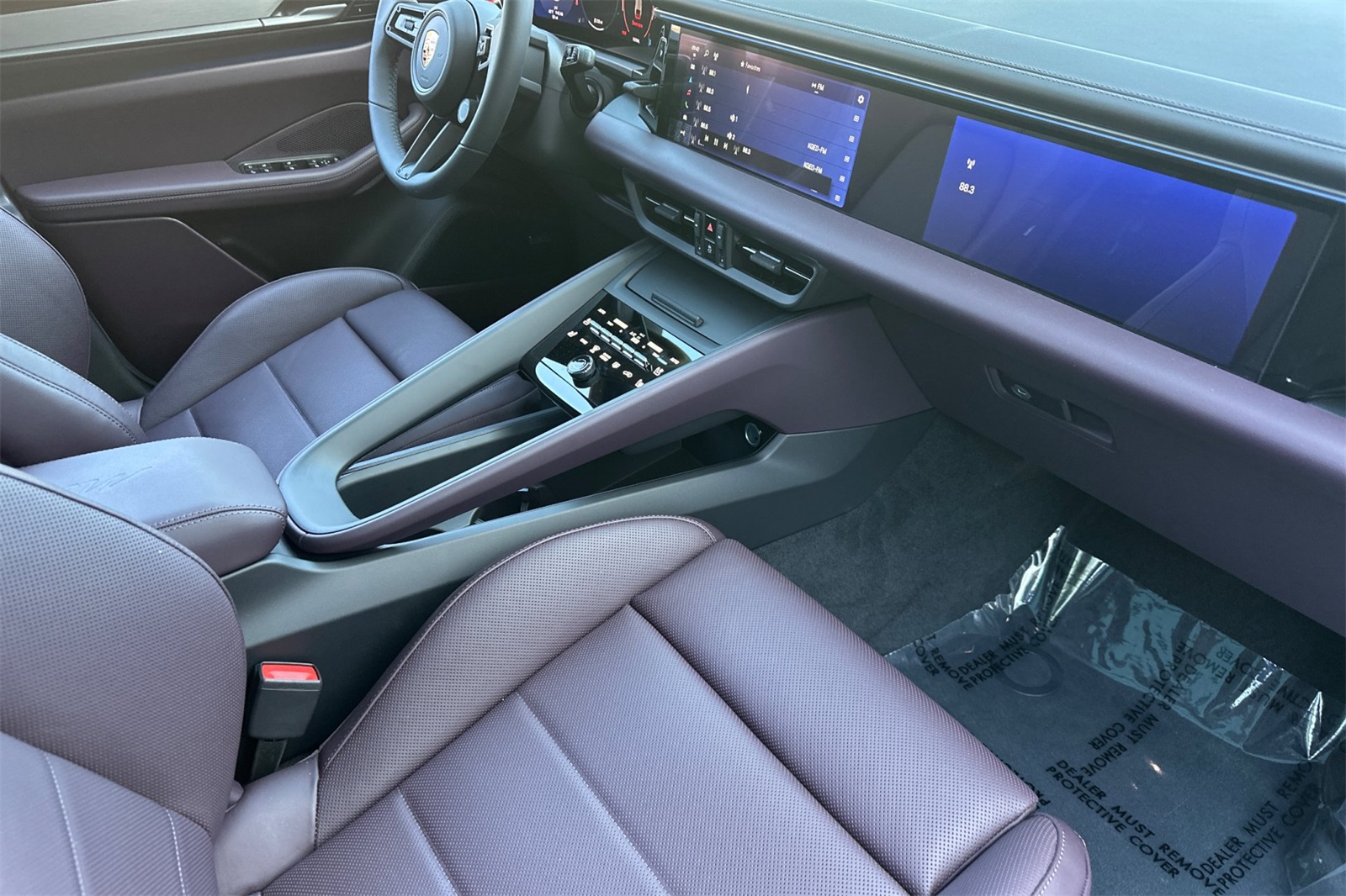 2025 Porsche Macan Electric S photo 17