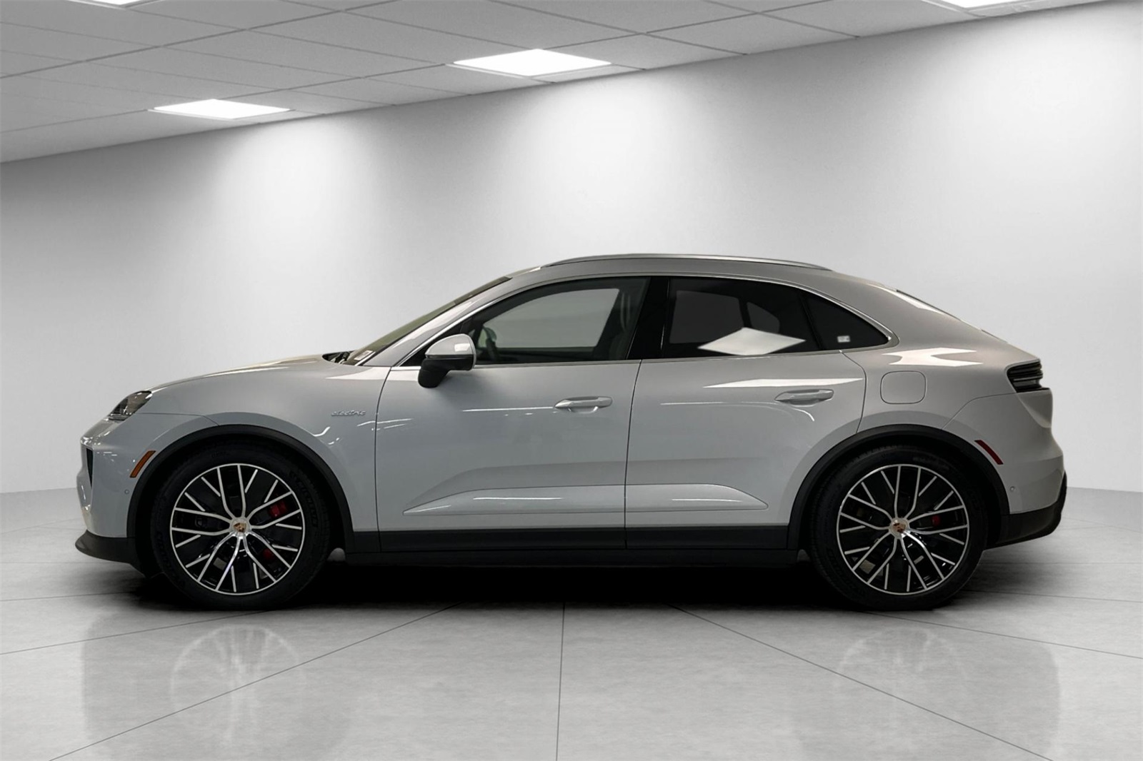2025 Porsche Macan Electric S photo 2