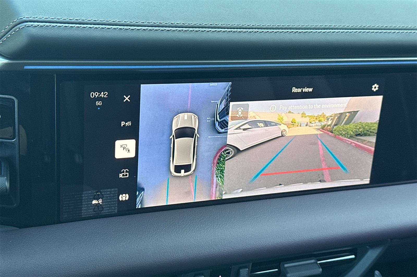 2025 Porsche Macan Electric S photo 20