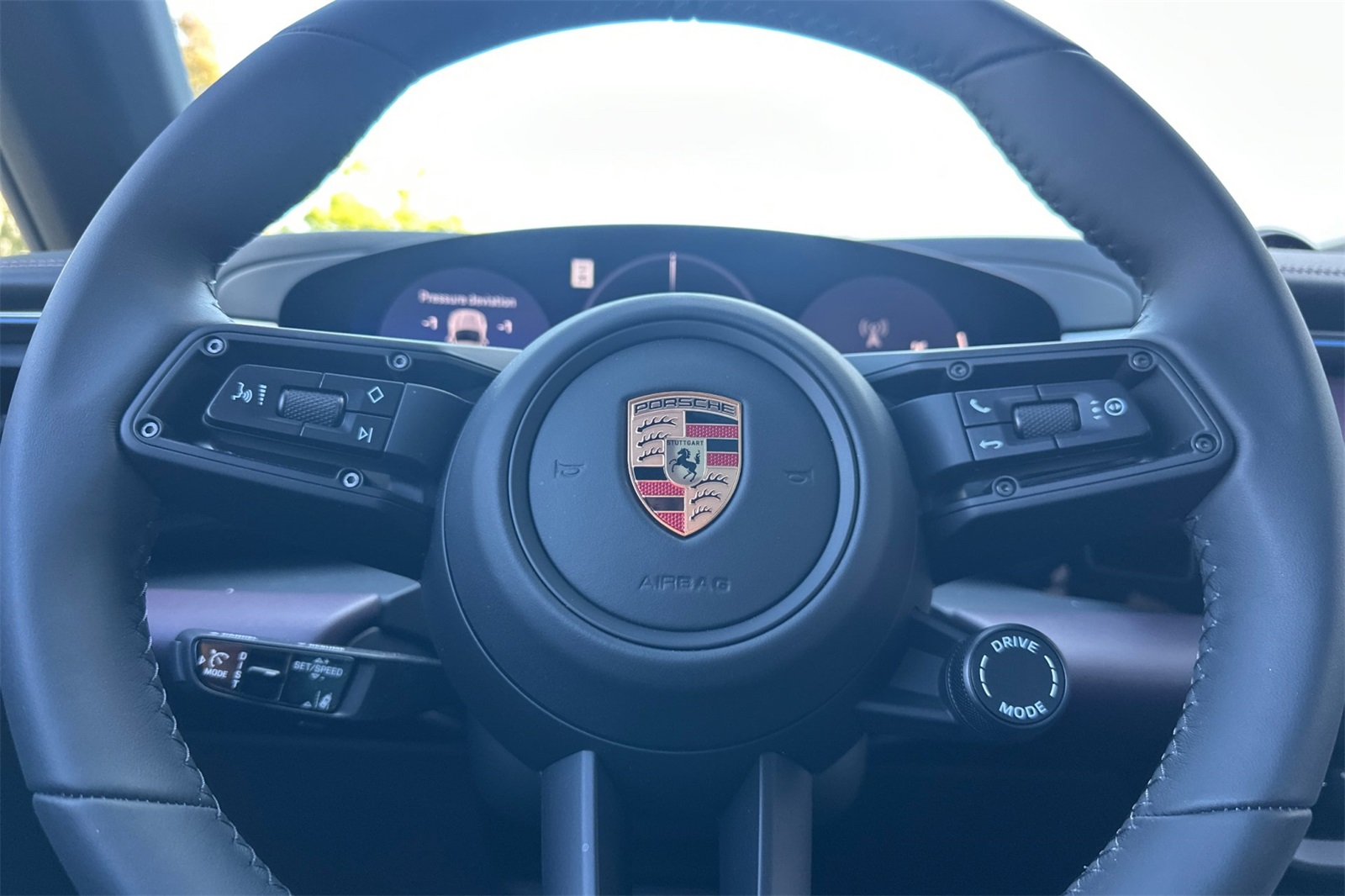 2025 Porsche Macan Electric S photo 23