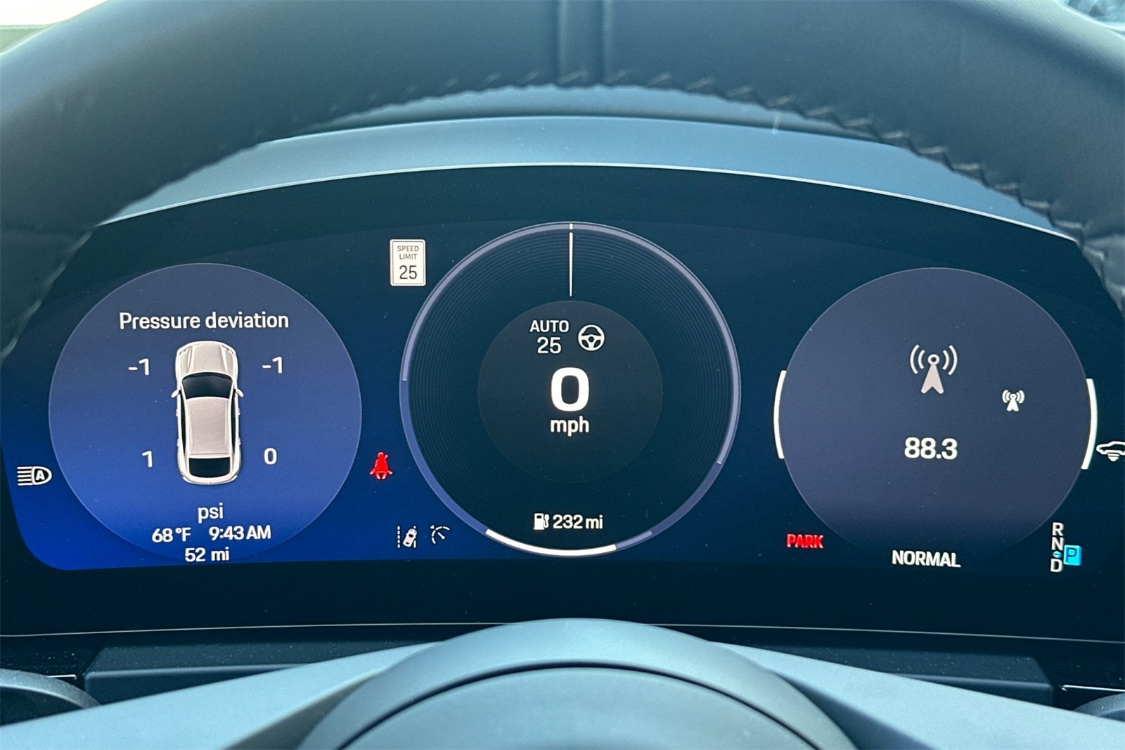 2025 Porsche Macan Electric S photo 24
