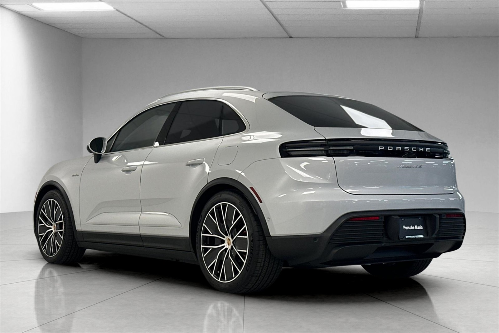 2025 Porsche Macan Electric S photo 3