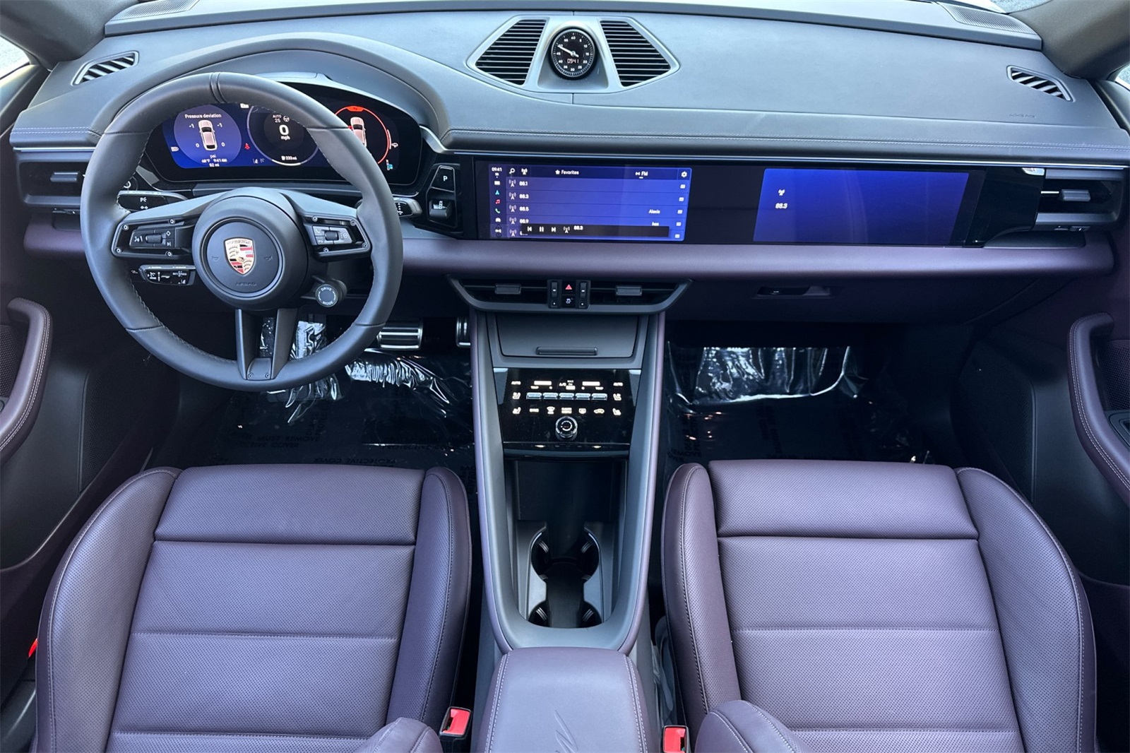 2025 Porsche Macan Electric S photo 6