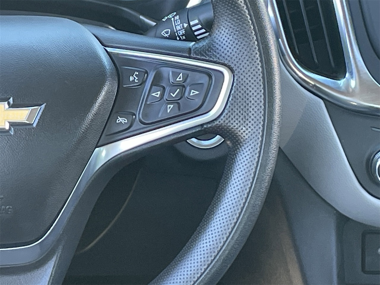 used 2024 Chevrolet Equinox car, priced at $17,662