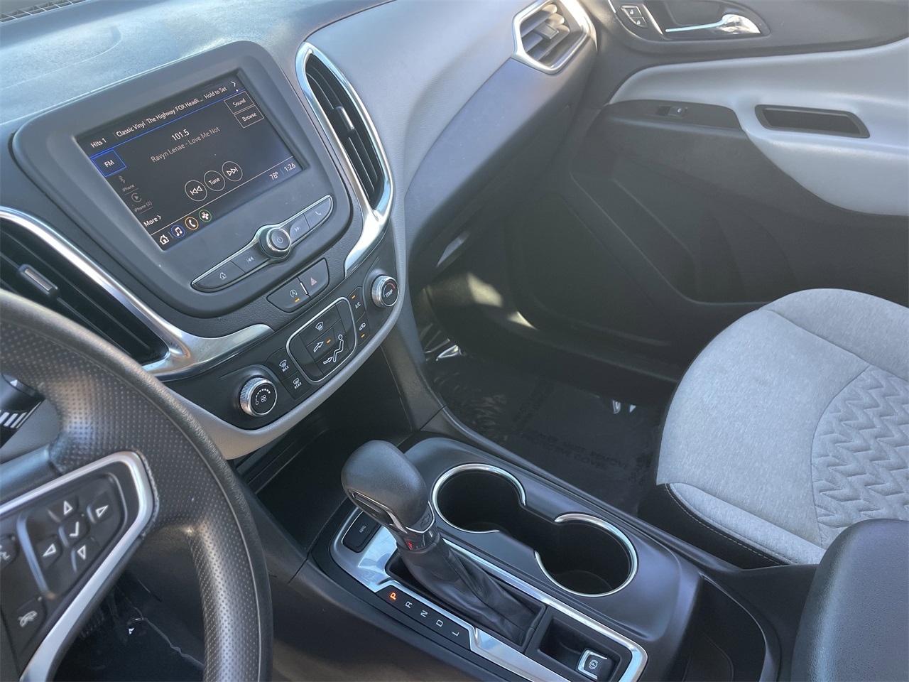 used 2024 Chevrolet Equinox car, priced at $17,662