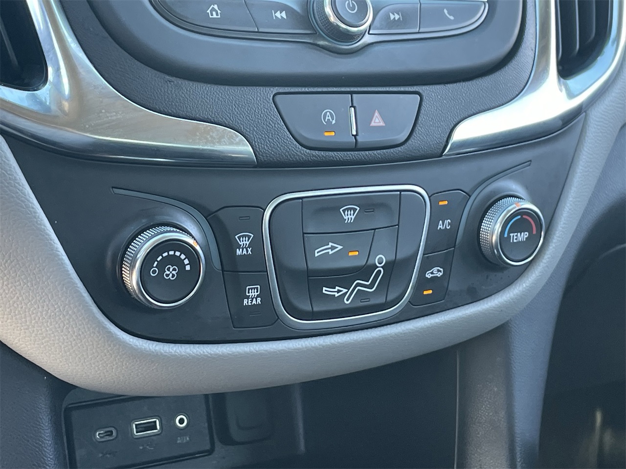 used 2024 Chevrolet Equinox car, priced at $17,662