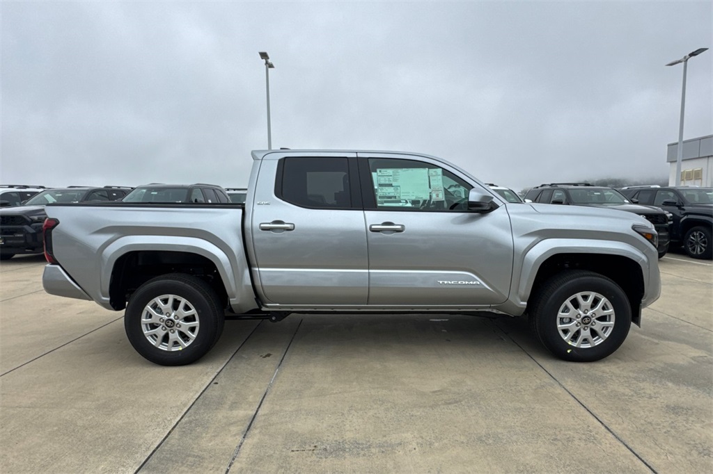 2025 Toyota Tacoma SR5 Double Cab photo 3