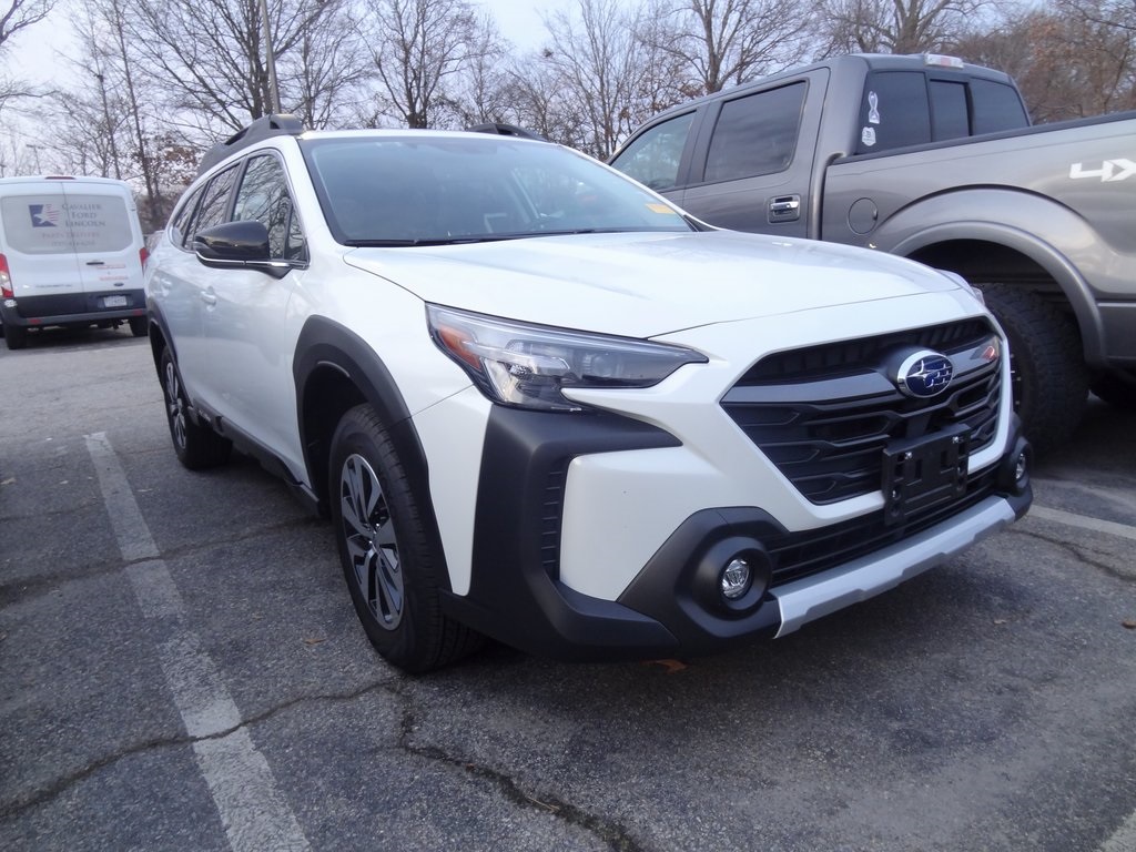 2025 Subaru Outback Premium's photo
