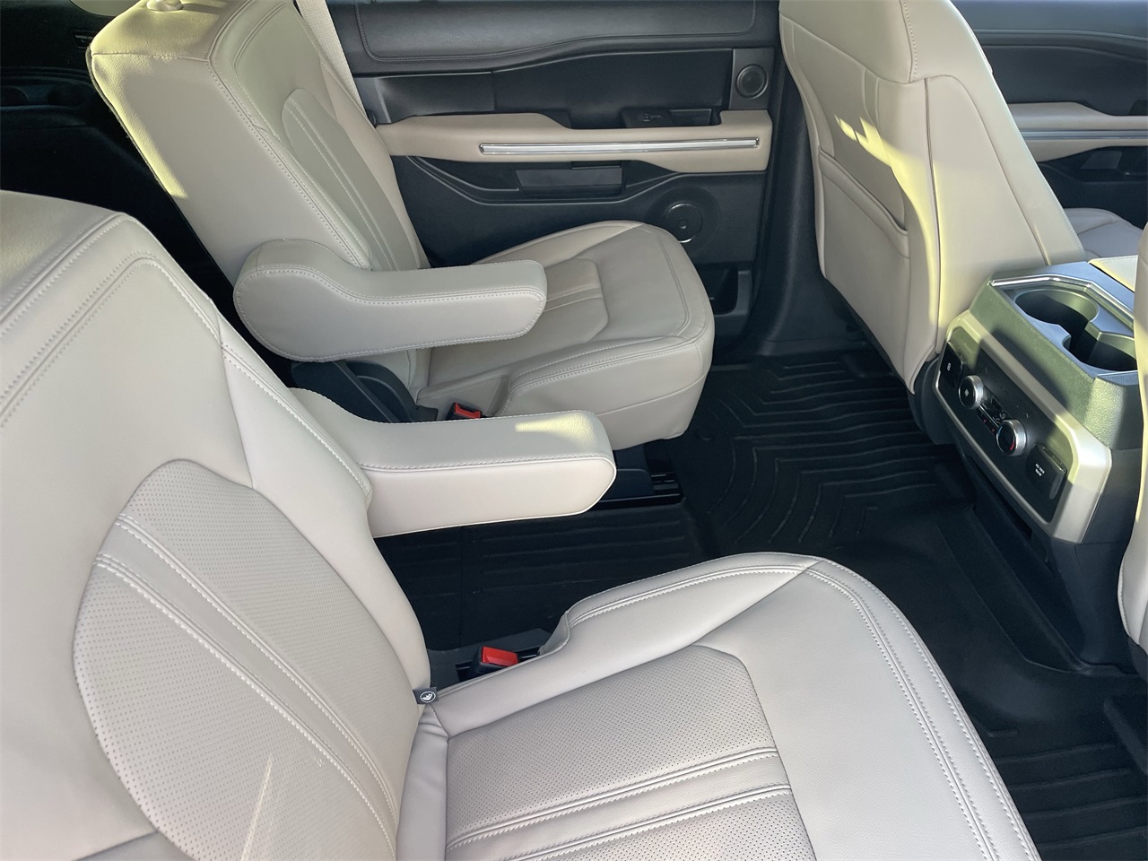 used 2024 Ford Expedition car, priced at $55,995