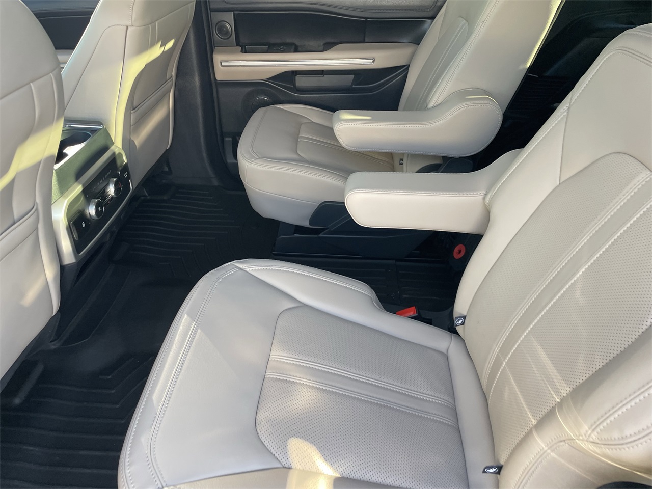 used 2024 Ford Expedition car, priced at $55,995