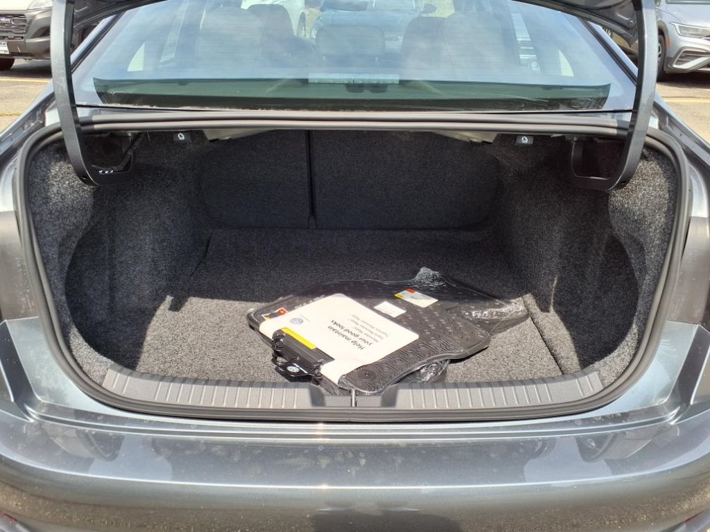 2025 Volkswagen Jetta 1.5T S photo 4