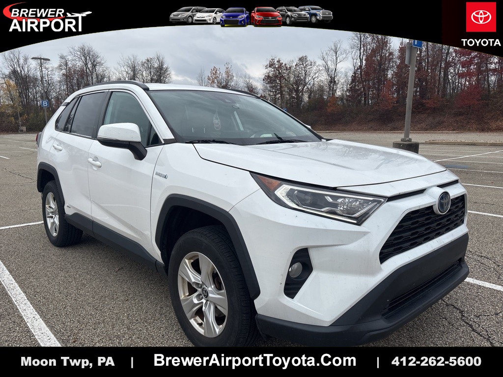 2021 Toyota RAV4 XLE's photo