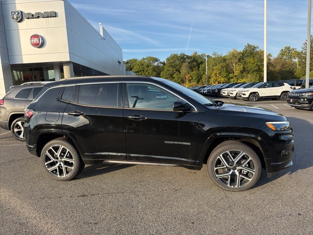 2025 Jeep Compass Limited photo 2