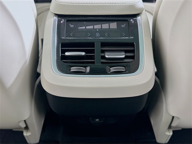 XC90 B6 Ultimate 7 Passenger