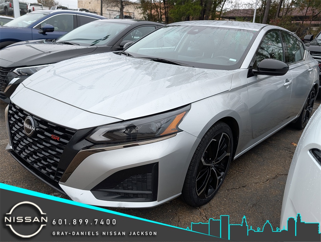 2023 Nissan Altima SR's photo