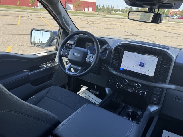 2025 Ford F-150 XLT photo 12